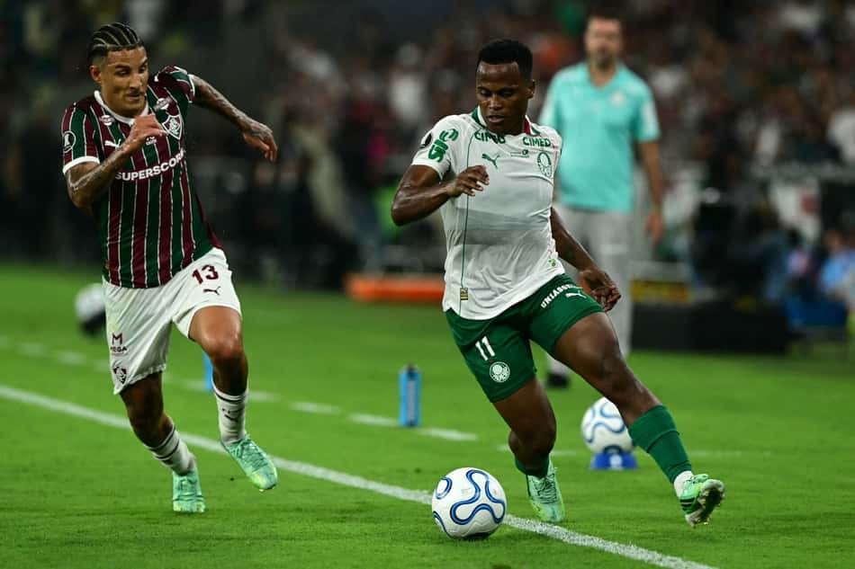 Jhon Arias vs Guilherme Arana em Fluminense 1 x 2 Palmeiras