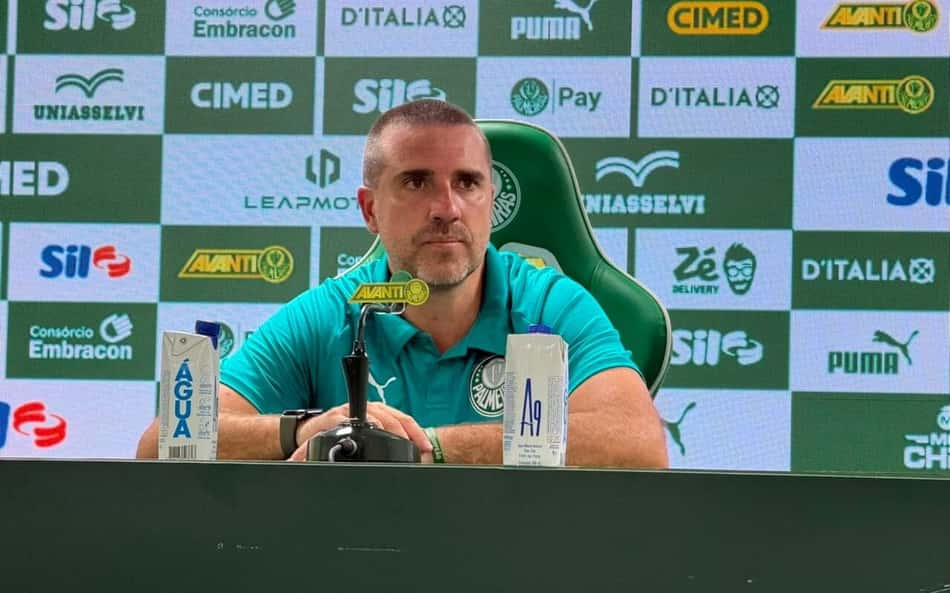 Auxiliar de Abel critica calendário após Data Fifa e explica opção por 3 zagueiros