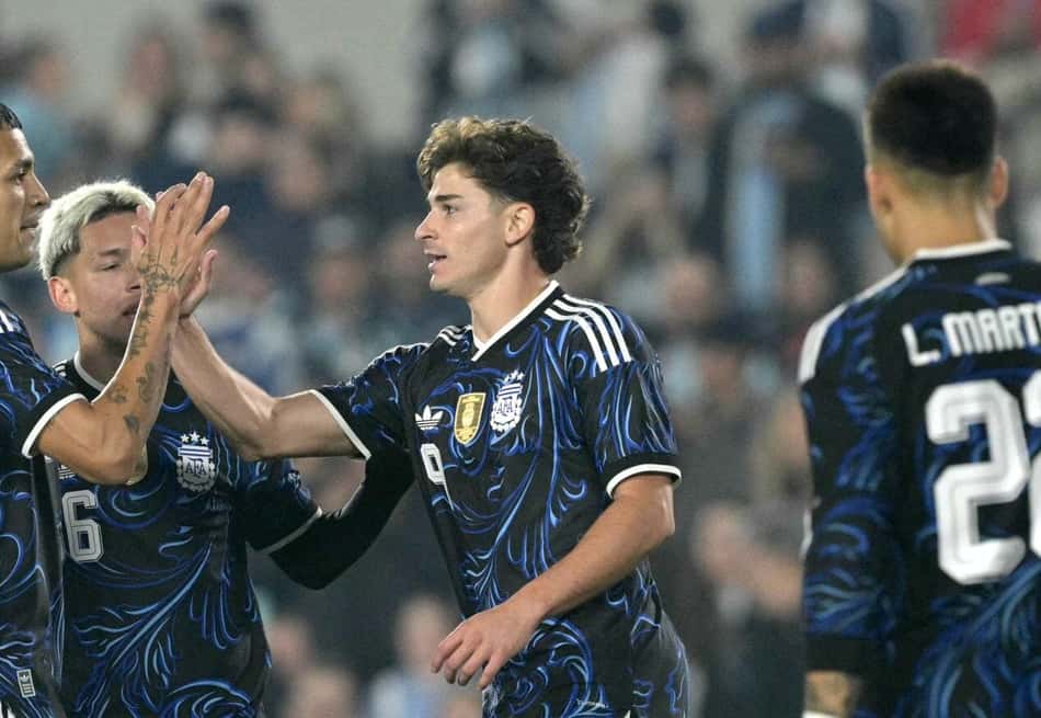 Argentinos reagem à atuação de lateral do Palmeiras em goleada