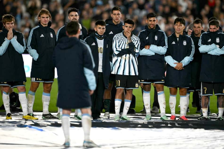 Jogadores da Argentina emocinados durante discurso de Messi em despedida da Argentina
