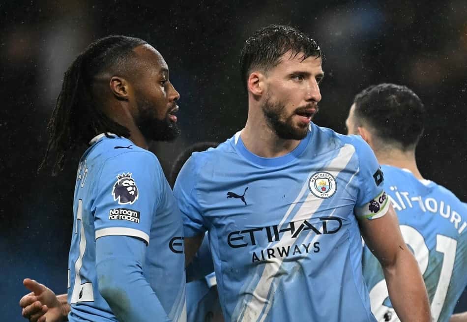 Jogadores do Manchester City comemorando gol contra o Fulham (Foto: Paul Ellis/AFP)