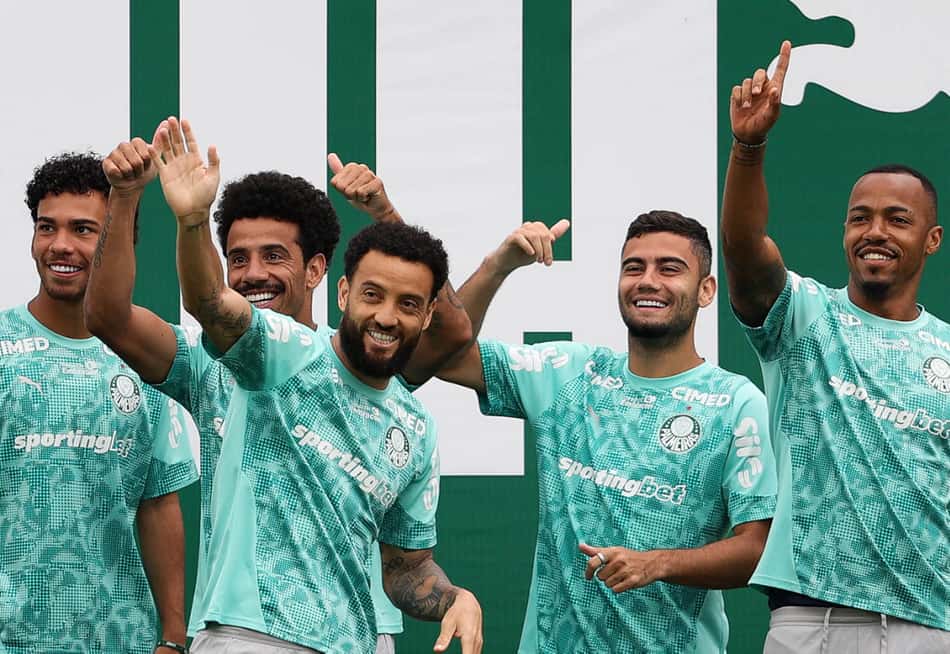 Jogadores do Palmeiras se divertem no treino coletivo