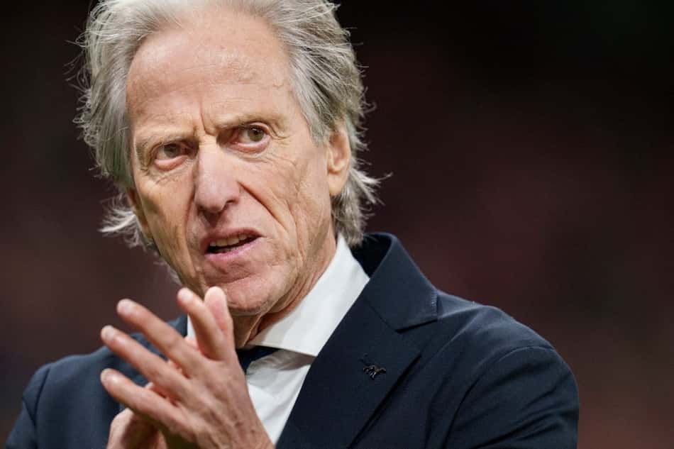 O técnico da seleção portuguesa, Jorge Jesus, é fotografado durante a partida do Grupo A4 da Liga das Nações da UEFA entre Dinamarca e Portugal, no estádio Parken, em Copenhague, em 1º de outubro de 2026. (Foto de Liselotte Sabroe / Ritzau Scanpix / AFP) / Dinamarca FORA
