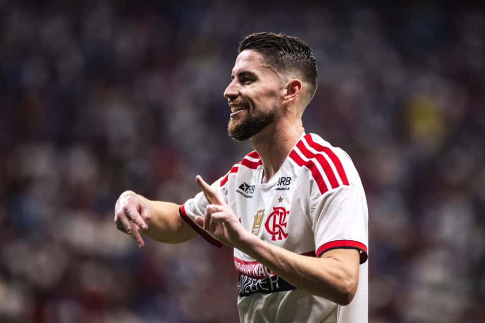 Jorginho celebra o gol que abriu o placar para o Flamengo sobre o Bahia