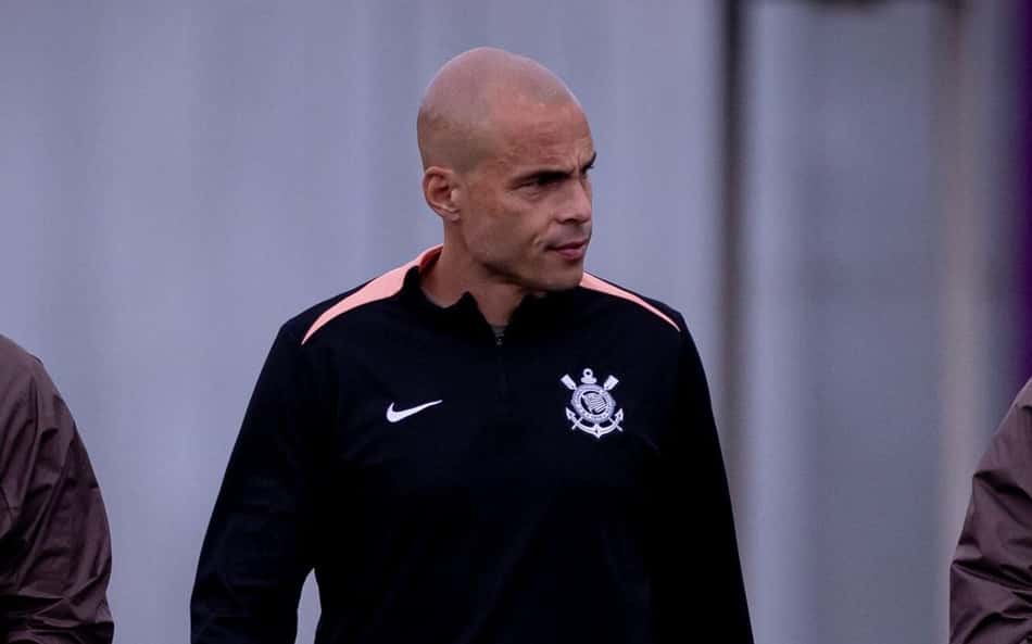 Julio César durante trabalho no Corinthians