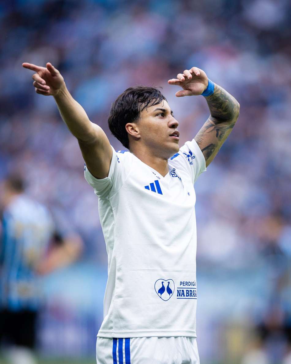 Jogador comemora o terceiro gol contra o Grêmio.