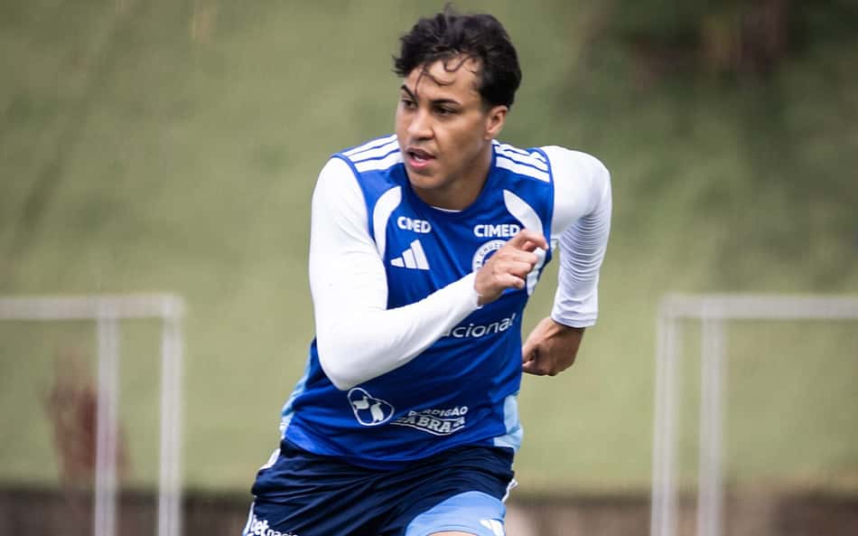 Kaio Jorge correndo em treinamento
