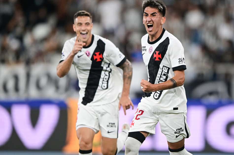 Lescano e Bruno Duarte comemorando gol do Vasco