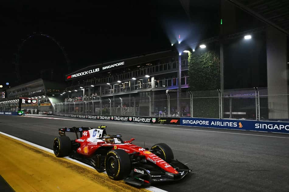 Lewis Hamilton, da Ferrari, no GP de Singapura de Fórmula 1 (Foto: Lillian SUWANRUMPHA / AFP)