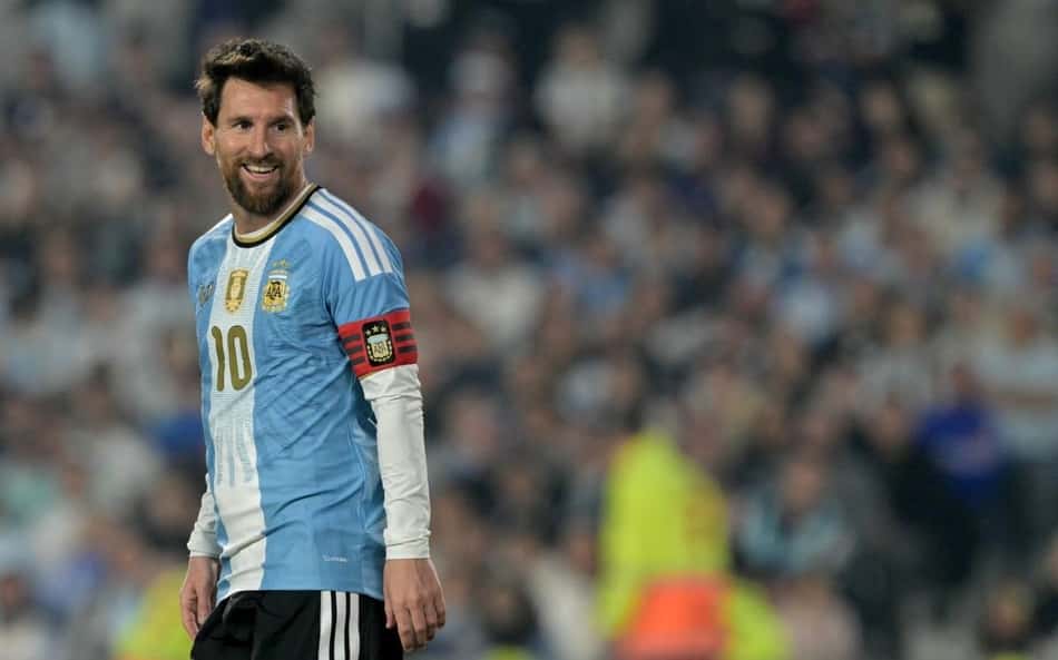 Messi comemora gol na despedida da seleção argentina