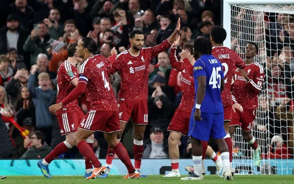 Liverpool elimina o Chelsea nos pênaltis e avança na Copa da Liga Inglesa