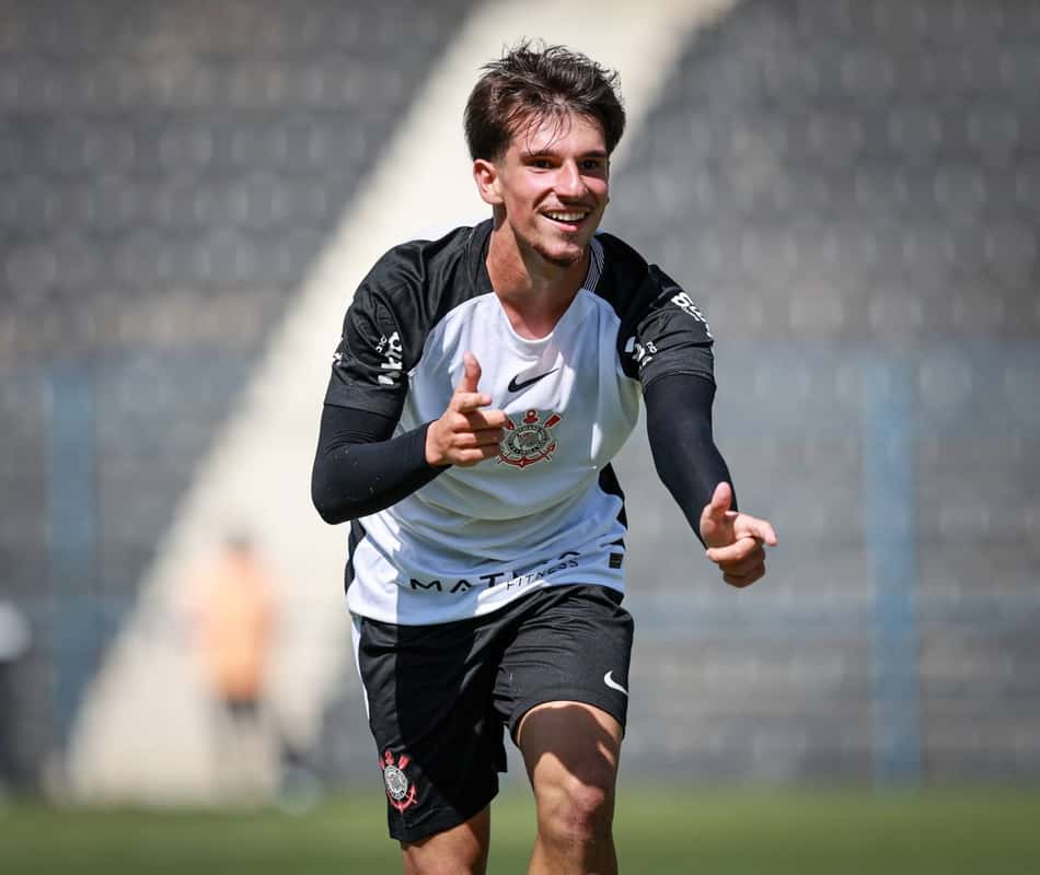 Lucca Caramico durante partida pelo Corinthians