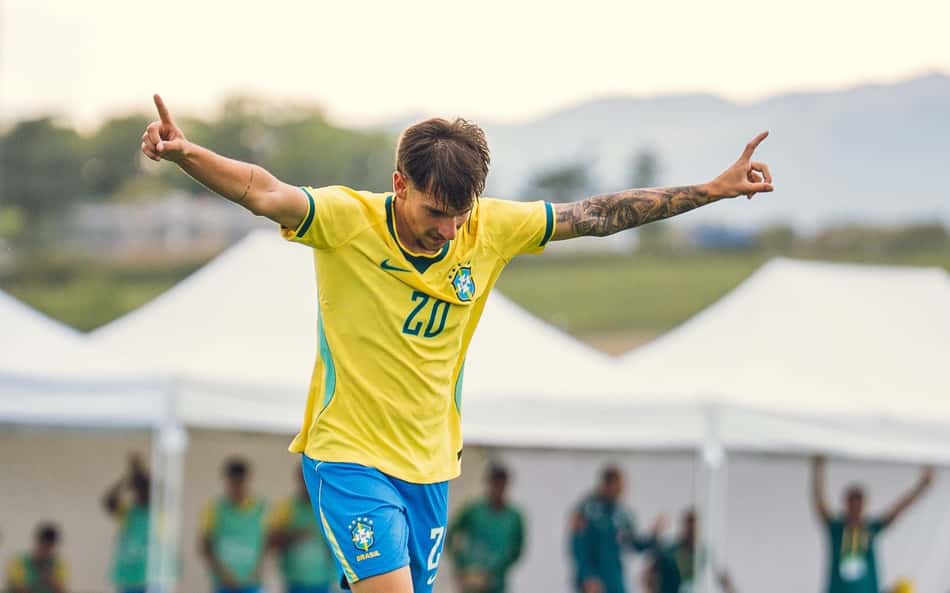 Lucca Caramico durante partida pela Seleção Brasileira