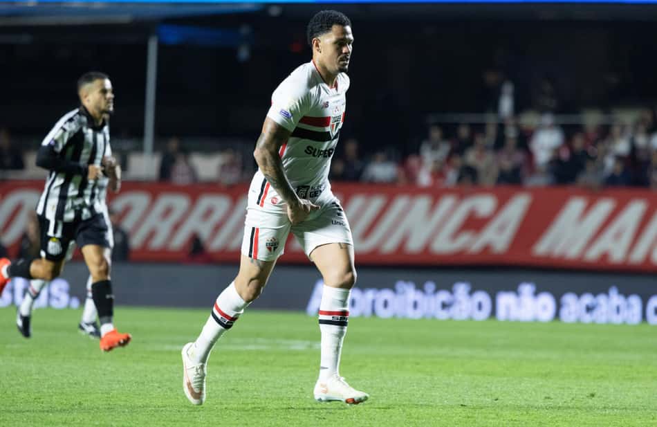 Luciano marcou o único gol do São Paulo no confronto (Foto: RENATO PADALKA/EKOBANPRESS/FOLHAPRESS).