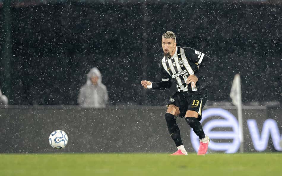 Lyanco x City Torque (Foto: Pedro Souza / Atlético)
