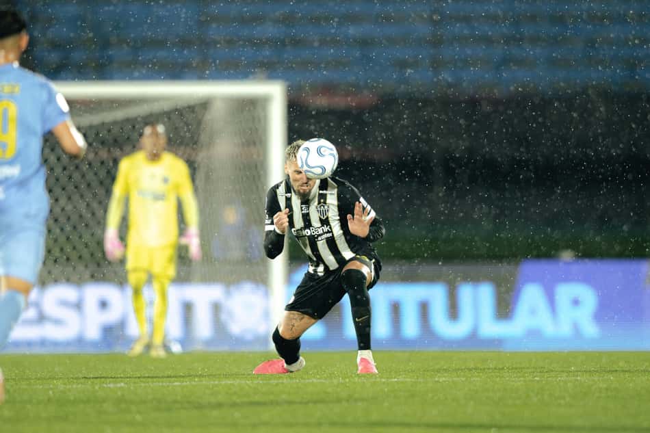 Lyanco x City Torque (Foto: Pedro Souza / Atlético)