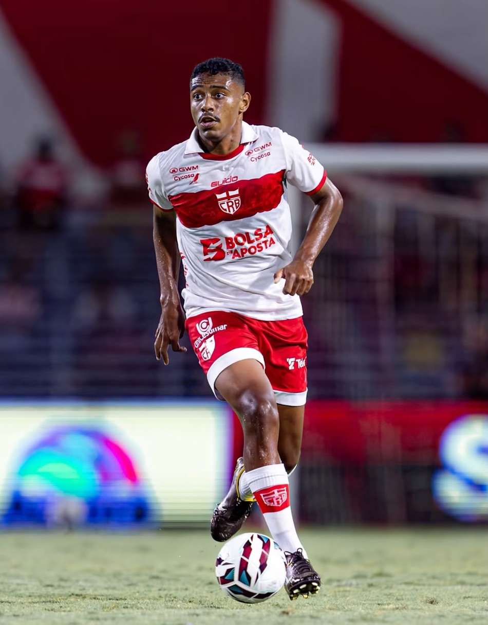 Lyncon em campo pelo CRB durante a Série B do Brasileirão