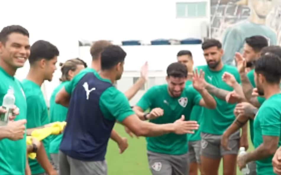 Martinelli foi recebido com festa dos companheiros