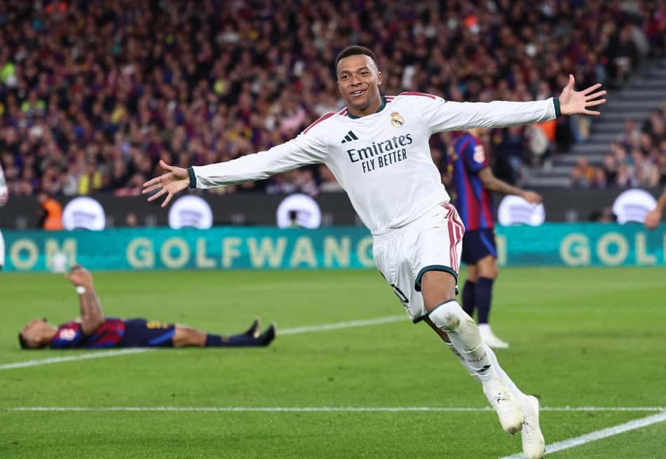Kylian Mbappé celebra o segundo gol do Real Madrid contra o Barcelona no Clássico no Camp Nou.