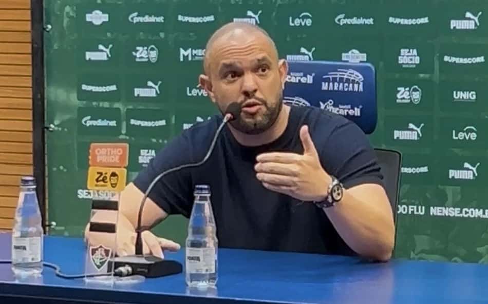 Presidente do Fluminense detona arbitragem do Fla-Flu: 'Um lixo, uma m&@%'