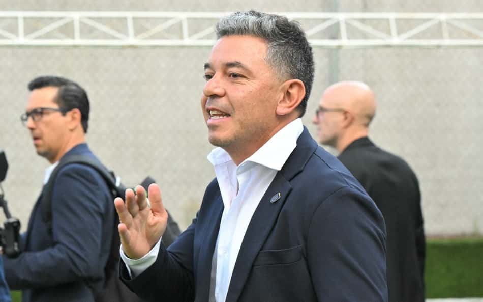 Marcelo Gallardo em ação pelo Equador no duelo da Coreia do Sul