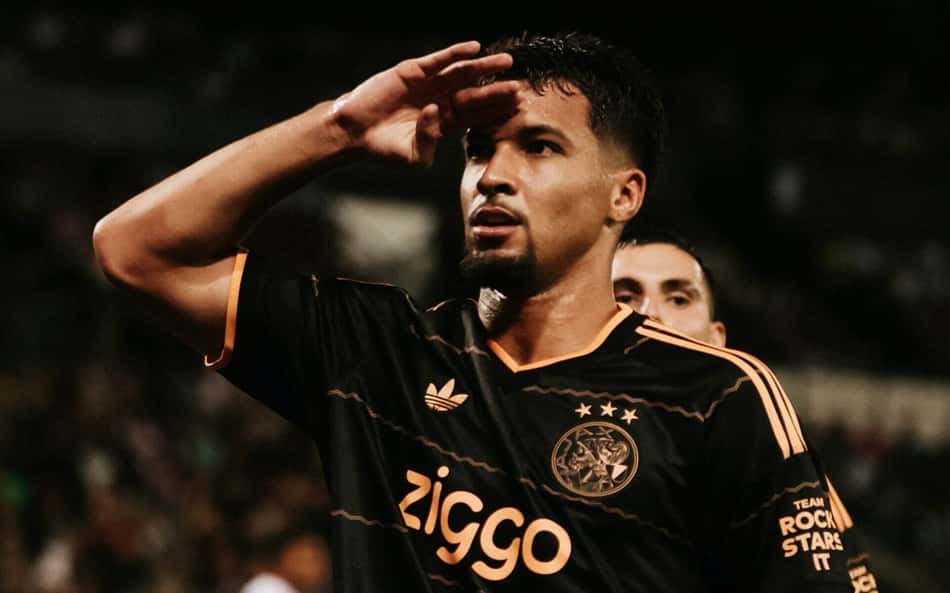 Marcos Leonardo em ação pelo Ajax