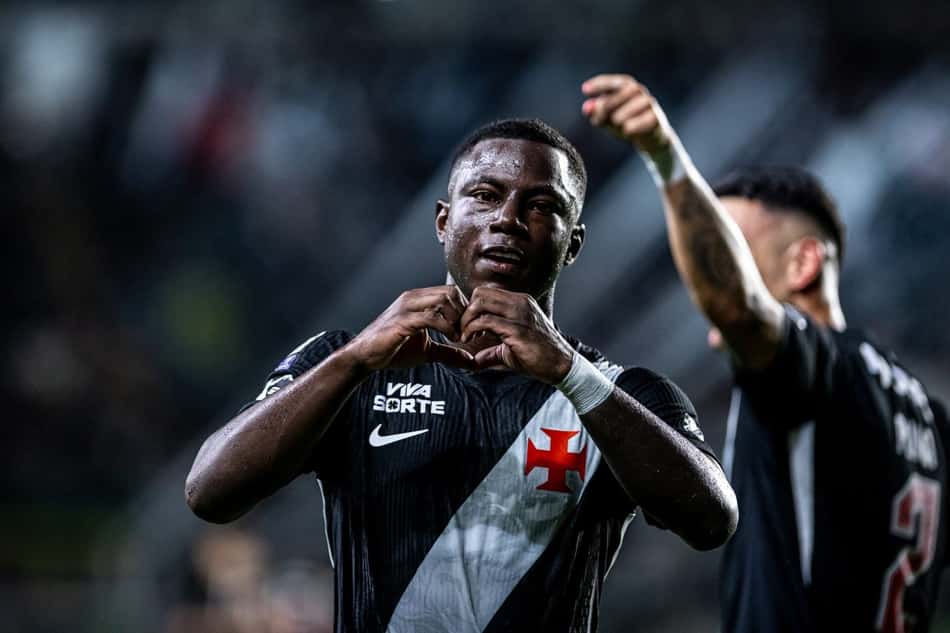 Marino Hinestroza comemorando gol da virada do Vasco