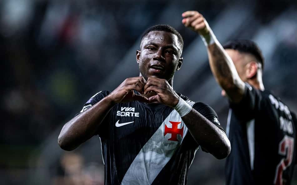 Marino Hinestroza comemorando gol da virada do Vasco