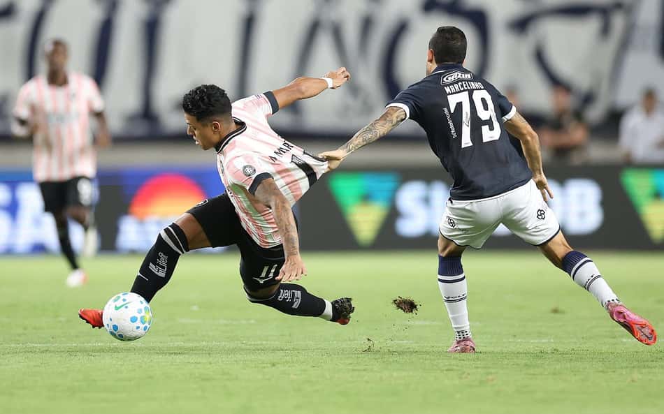 Vitória do Corinthians liga o alerta no Botafogo