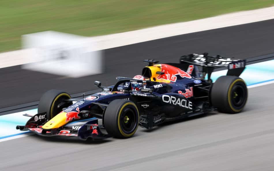 Max Verstappen, da Red Bull, no GP da Bahrein na Malásia pela F1 2026
