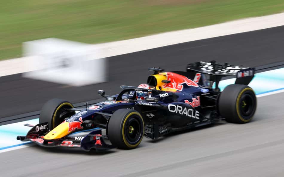 Max Verstappen, da Red Bull, no GP da Bahrein na Malásia pela F1 2026