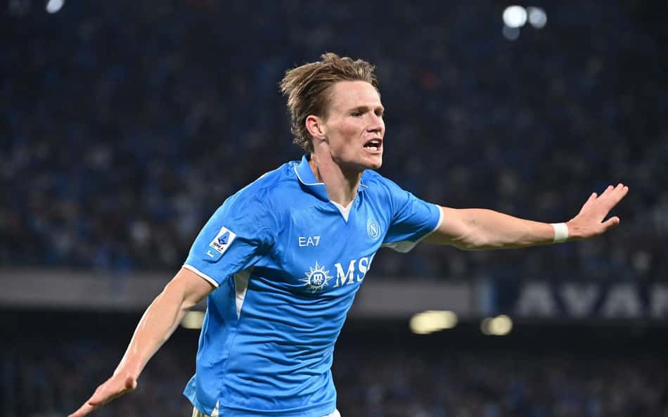 McTominay celebra primeiro gol marcado sobre o Cagliari, pelo Campeonato Italiano
