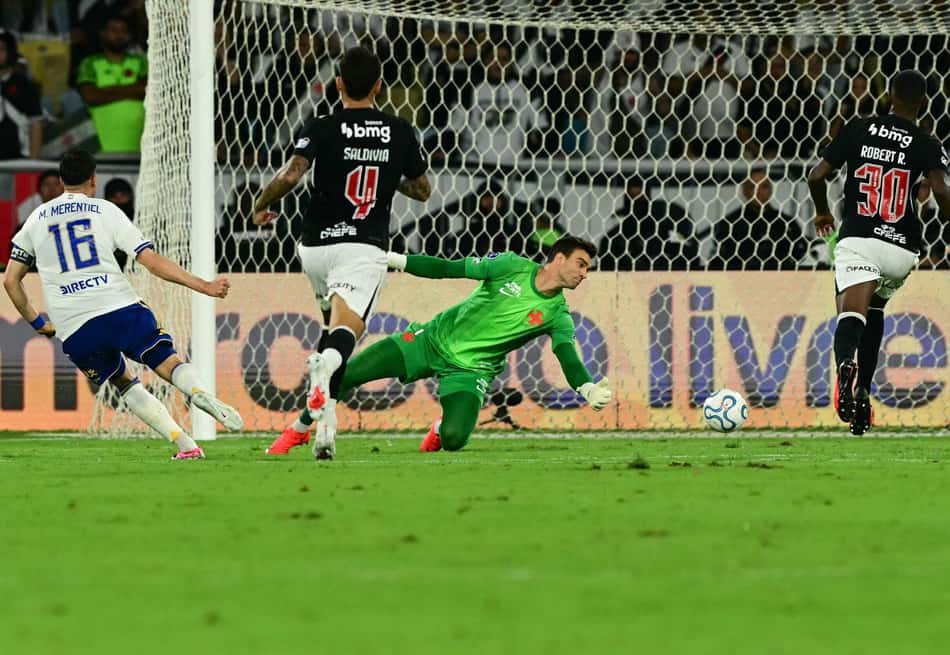Merentiel marca o segundo gol do Boca Juniors sobre o Vasco pela Sul-Americana