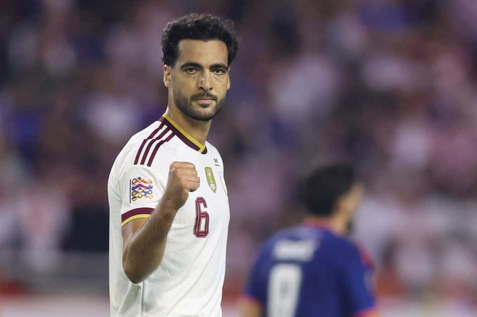 Mikel Merino comemora gol de empate da Espanha contra a Croácia na Nations League. (Foto: Marko Perkov/AFP)