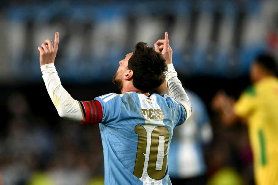 Messi celebra gol marcado em despedida