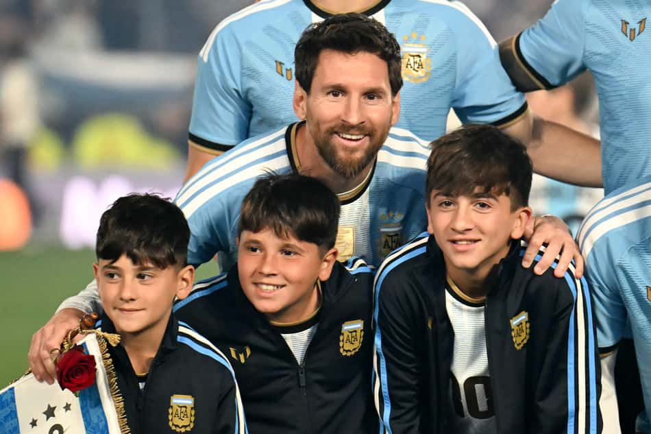 Messi com seus filho Thiago, Mateo e Ciro