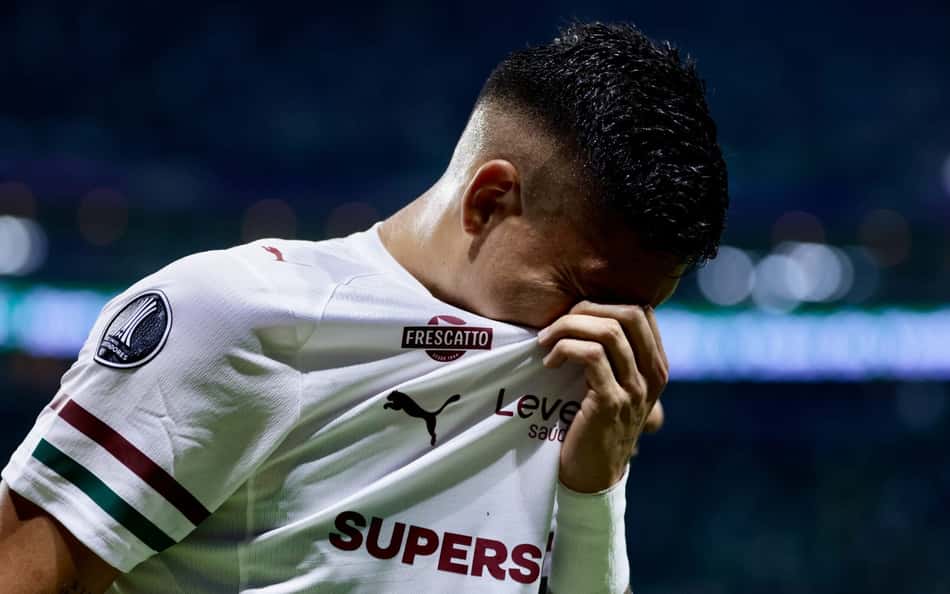 Millán, do Fluminense, deixa jogo contra o Palmeiras machucado