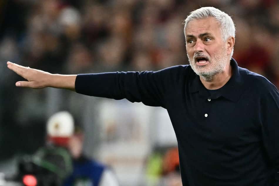 Mourinho reage durante confronto entre Roma e Real Madrid pela Champions League