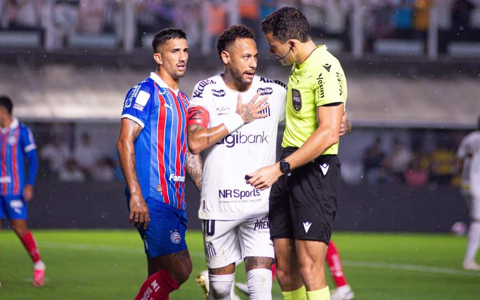 Neymar durante o confronto entre Santos e Bahia, pelo Campeonato Brasileiro