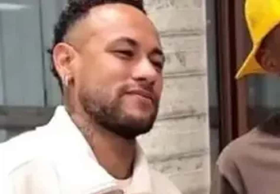 Neymar e Yamal juntos em visita do atacante do Barcelona ao camisa do Peixe em 2025
