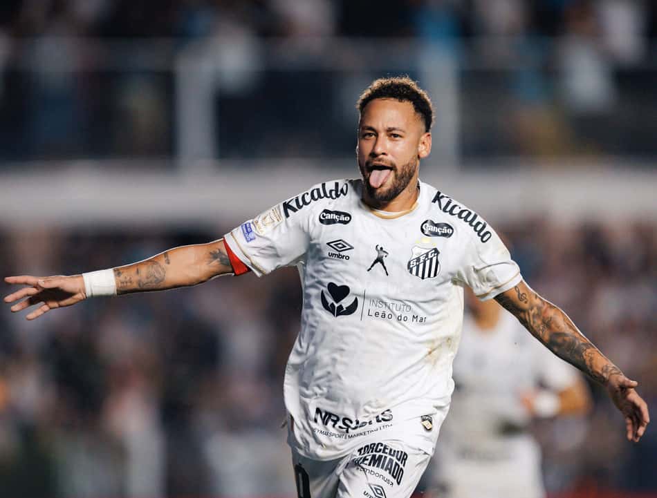 Neymar celebra gol de pênalti contra o Flamengo