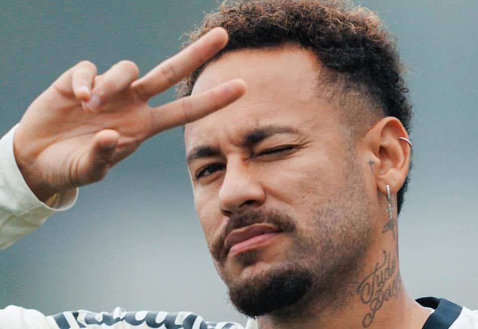 Neymar faz sinal de positivo em treino (Fotos Raul Baretta Santos FC.
