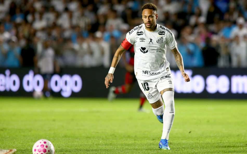 Neymar em ação durante Santos e Flamengo, pelo Campeonato Brasileiro