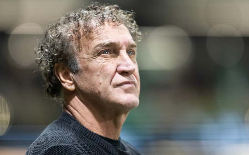 O técnico Cuca na derrota do Santos para o Altético-MG na Sul-Americana