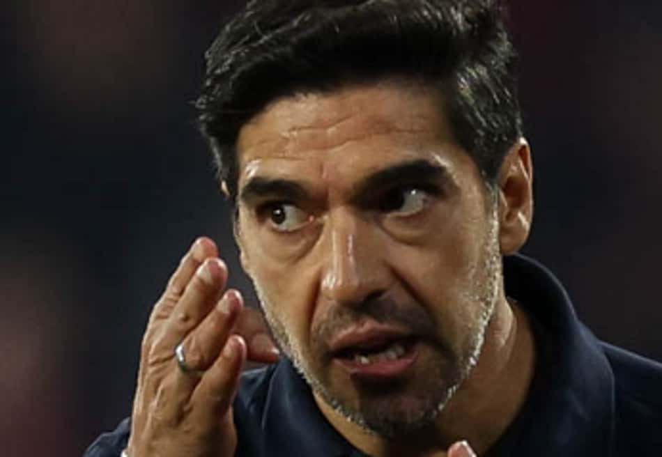 Treinador do Palmeiras gesticula durante a vitória sobre o Athletico