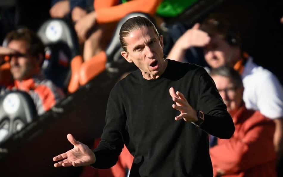Treinador do Monaco gesticula durante a derrota para o Lorient.