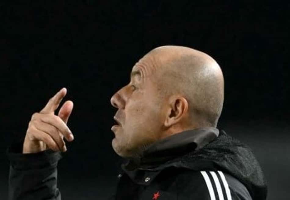 Leo Jardim gesticula durante o empate entre Flamengo e Estudiantes
