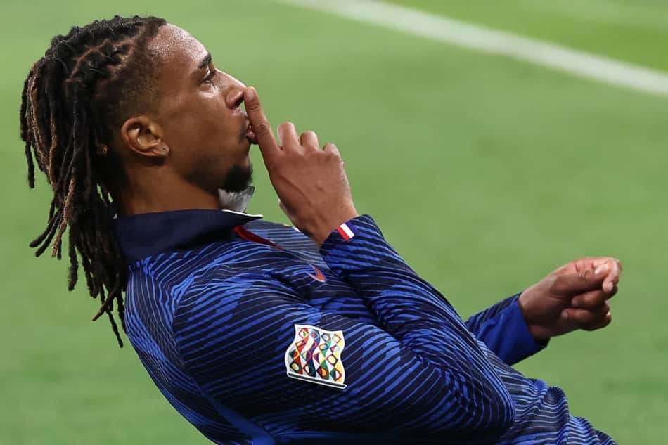 Olise comemora um dos gols da França sobre a Bélgica