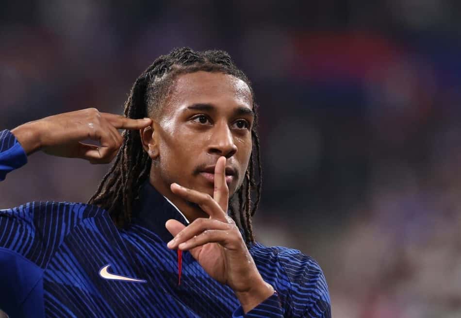 Olise comemora um dos gols nos 4 a 1 da França sobre a Bélgica