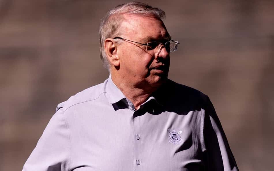 Osmar Stabile, presidente do Corinthians, durante treino do Corinthians